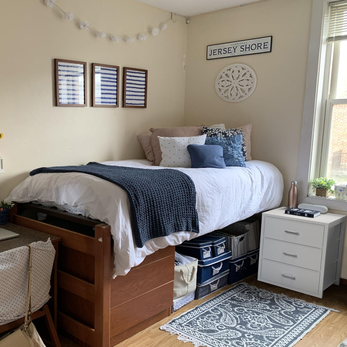 White 3 Drawer Dresser J4729