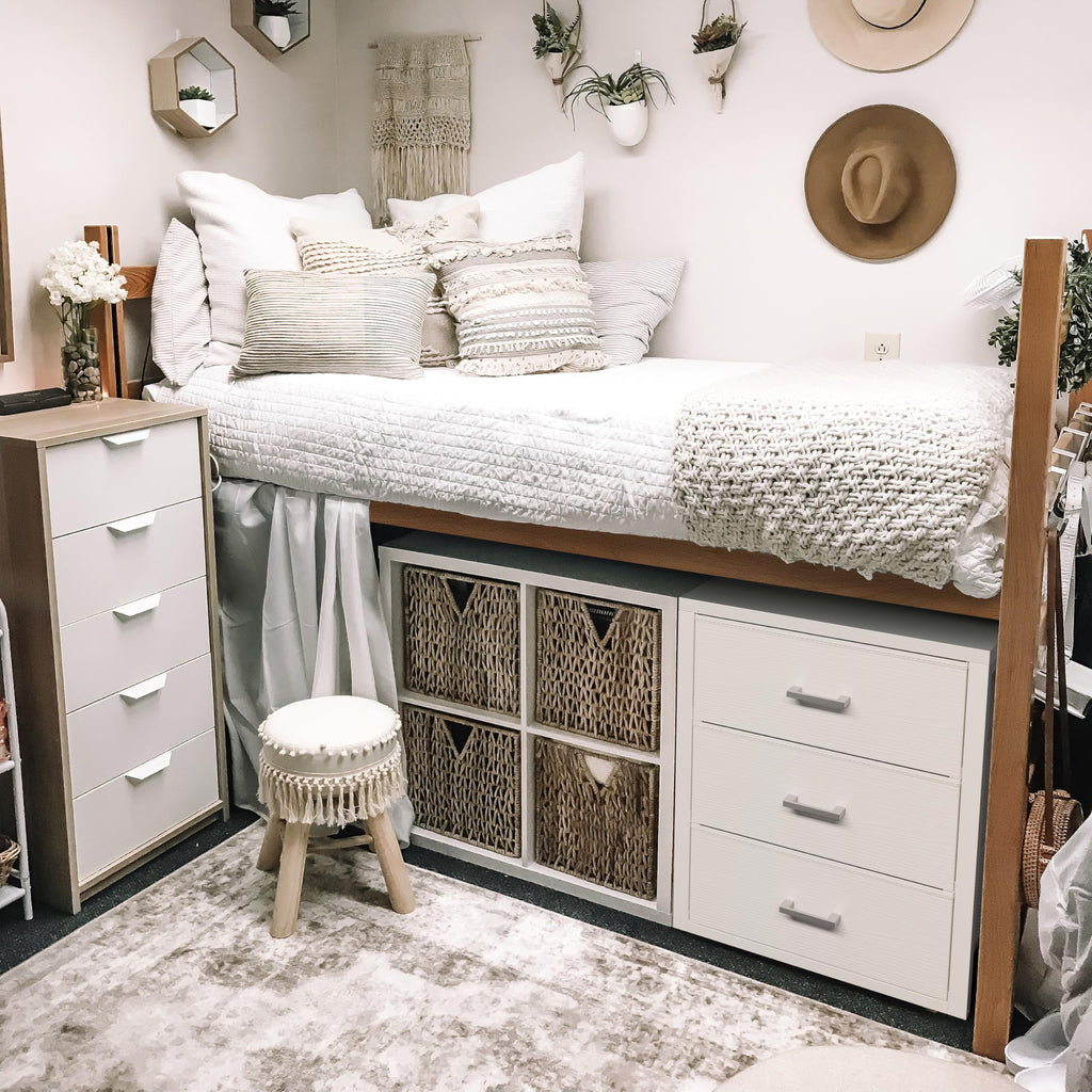 White 3 Drawer Dresser J4729